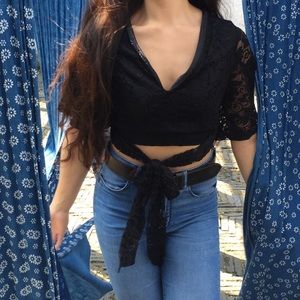 🎉 Black lace crop w/ flared sleeves self-tie knot